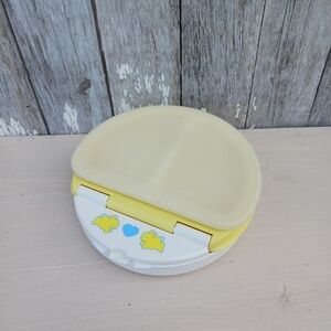 1990 Fisher Price Baby Feeding Dish W/Lid‎ Vintage Yellow/White Microwaveable
